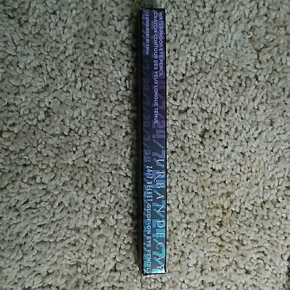 Urban Decay 24/7 Velvet Glide on Eye Pencil